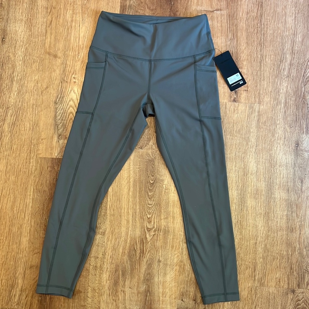 NWT. Size medium. 90 degree leggings. Ankle length. Fresh dill color.